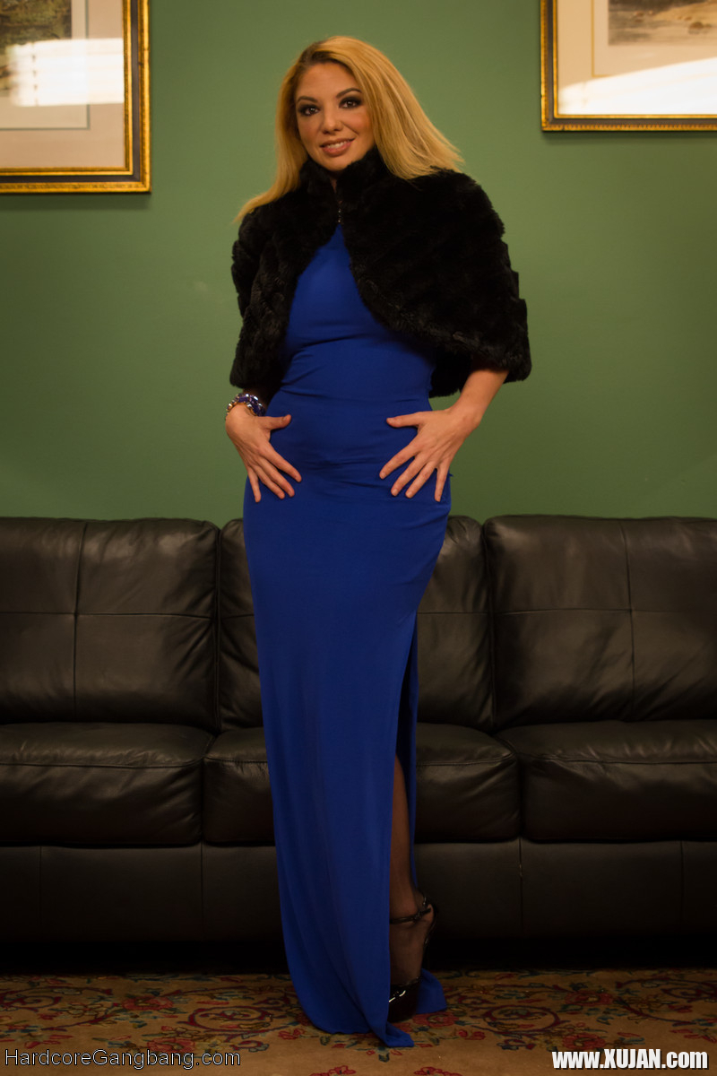Secret agent Kiki Daire will stop at nothing to take down enemy spy John Strong - Photo #1836969