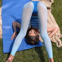 Sporty babe Priscilla Milan uncovering her flexy body outdoor