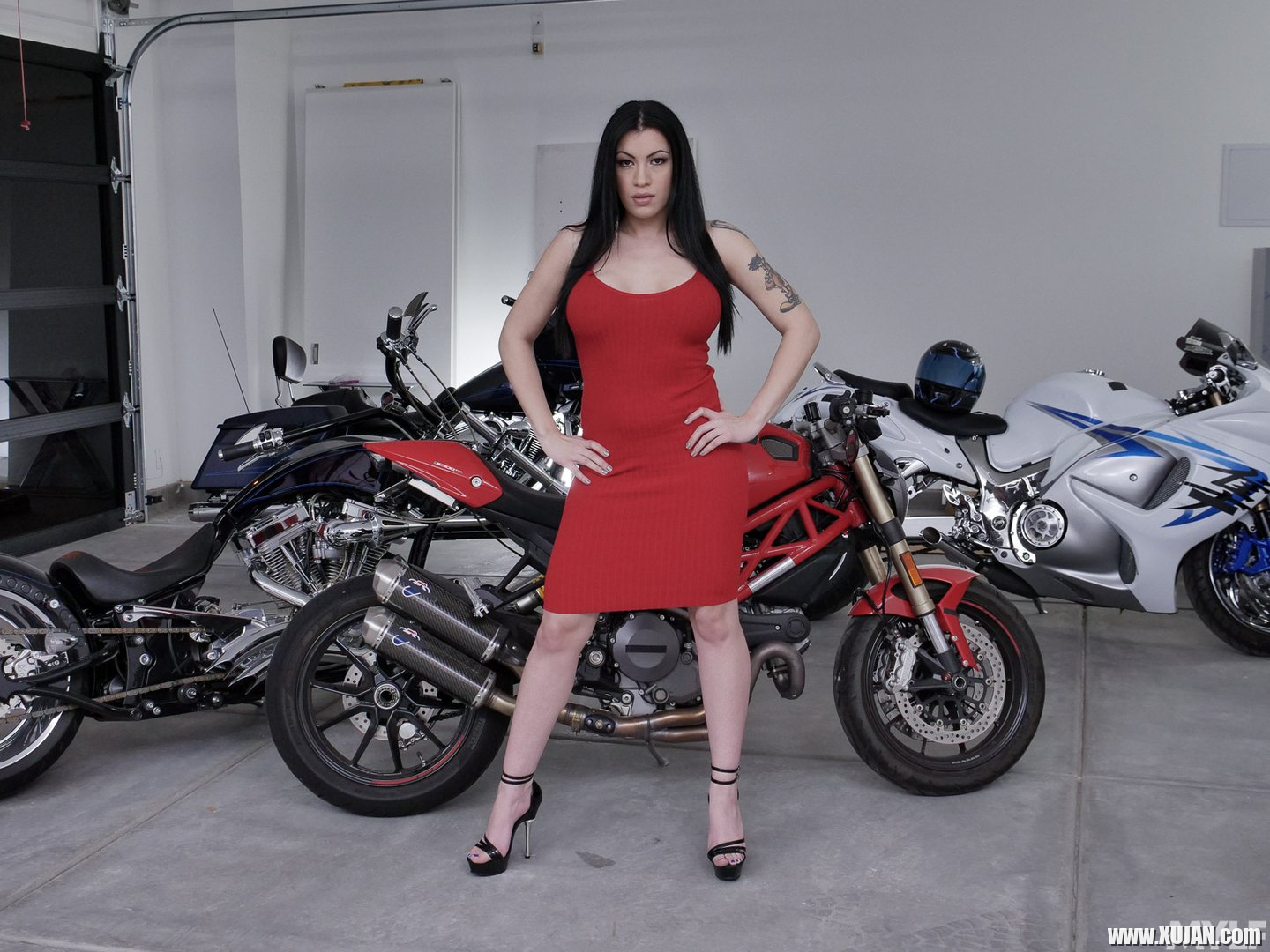 Cassandra Cain spreads juicy Twat in Heels on Bike - Photo #1840195