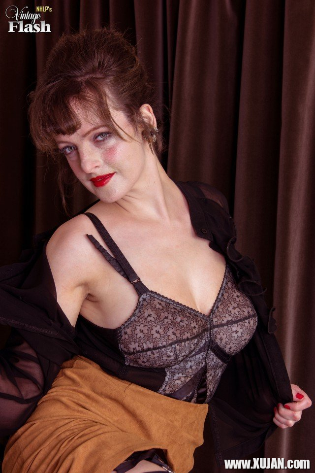 Hot secretary Kate Anne showing off her body in the office - Photo #1843031
