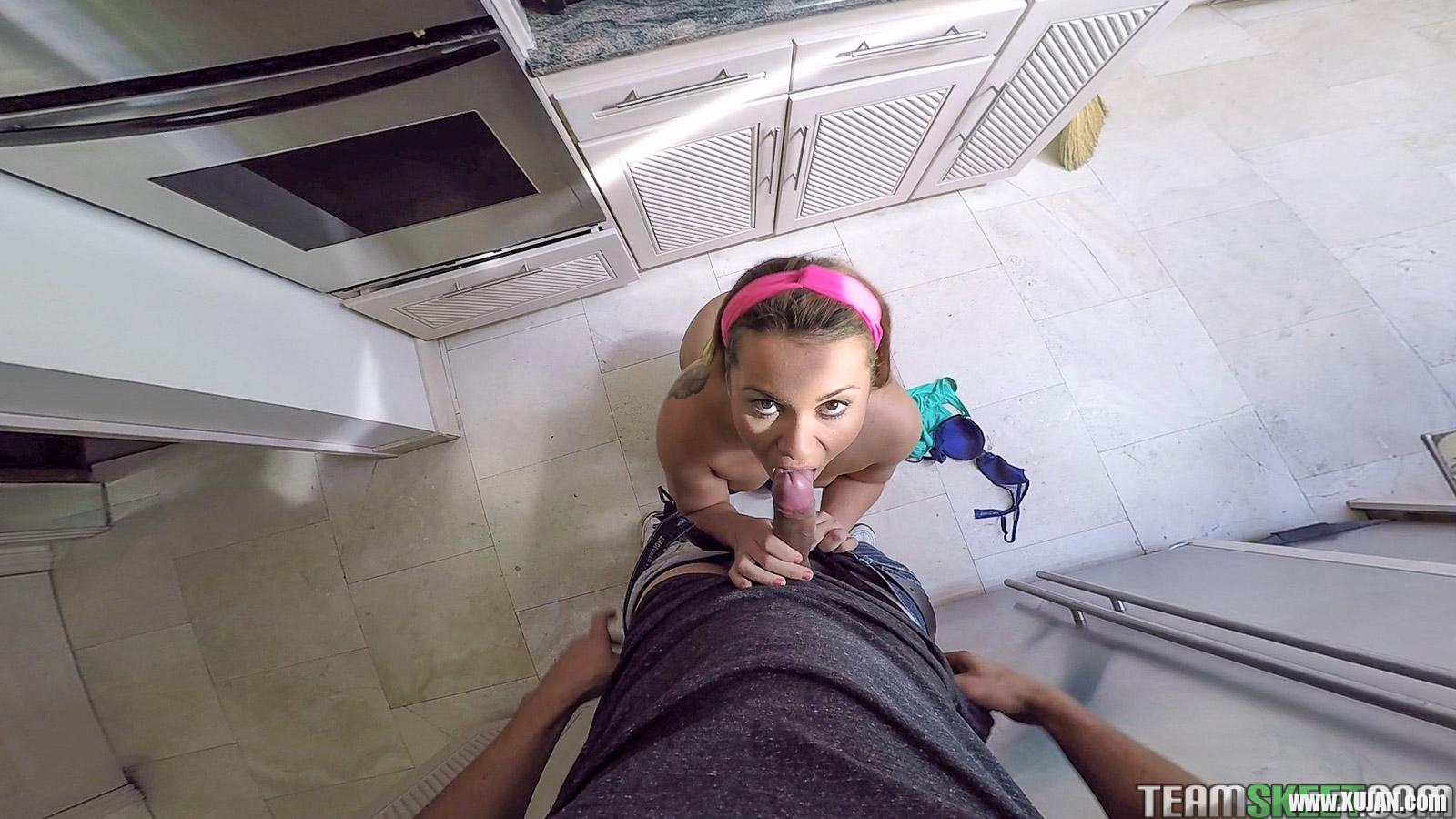 Blonde teen Klara Gold puts out for money - Photo #1845043