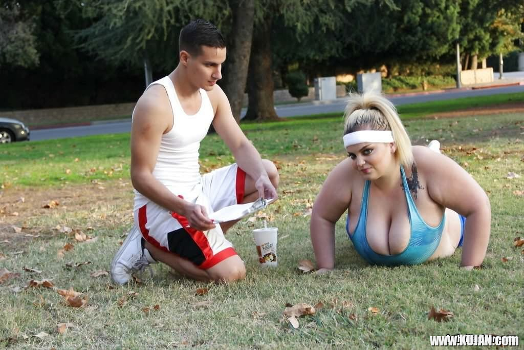 Busty fat Sashaa Juggs giving a blowjob and getting dicked - Photo #1856054