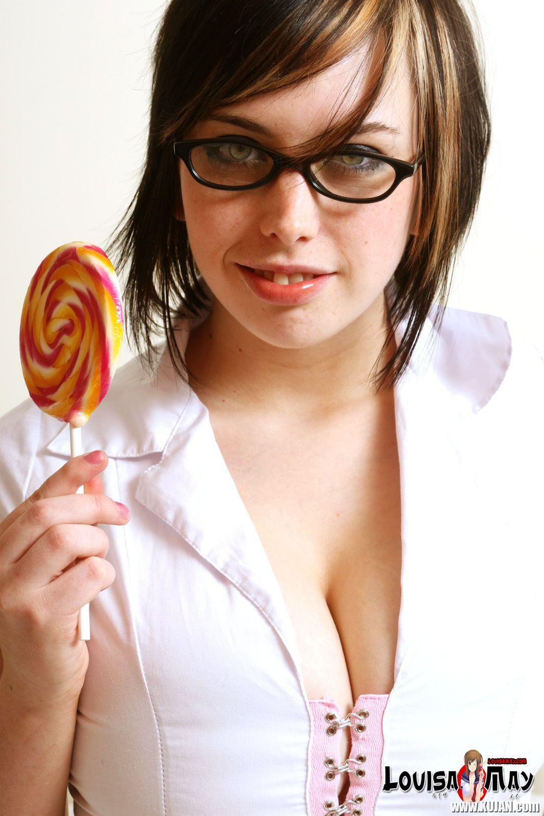 Pictures of Louisa May waiting for you in bed after class - Photo #1857524