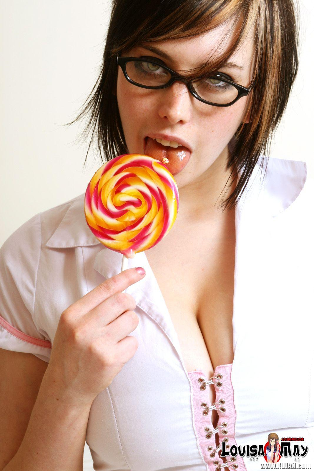 Pictures of Louisa May waiting for you in bed after class - Photo #1857525