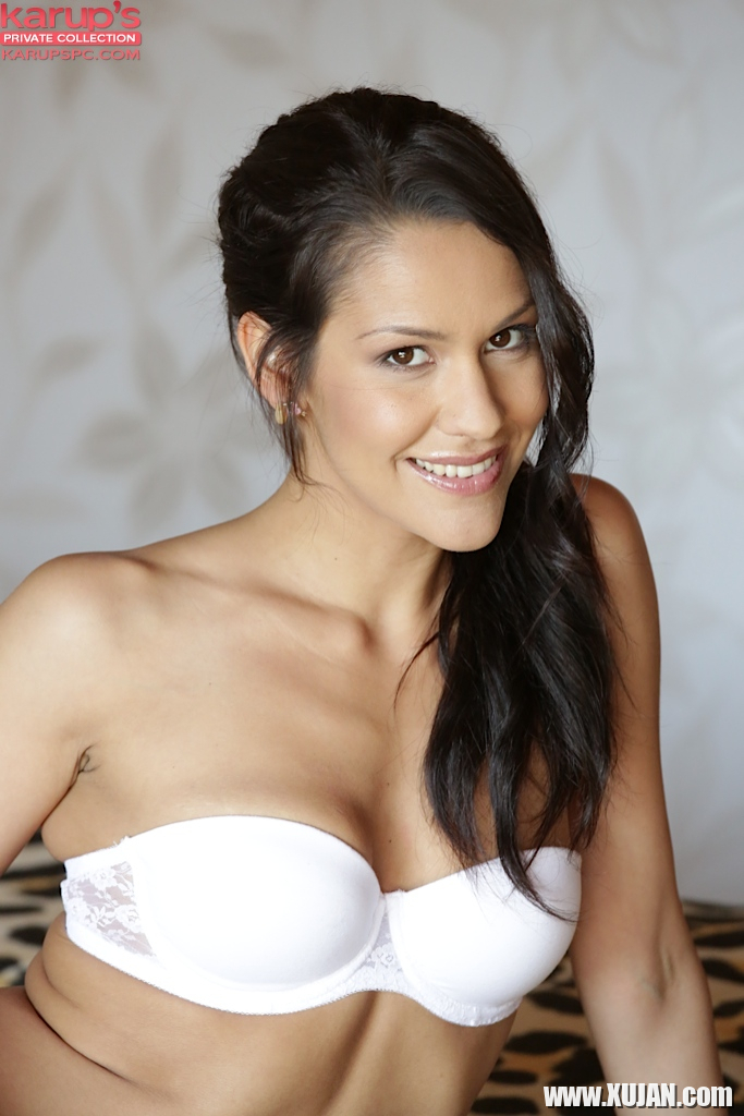 Slender amateur chick Samia Duarte is getting pleasure from undressing - Photo #1861307