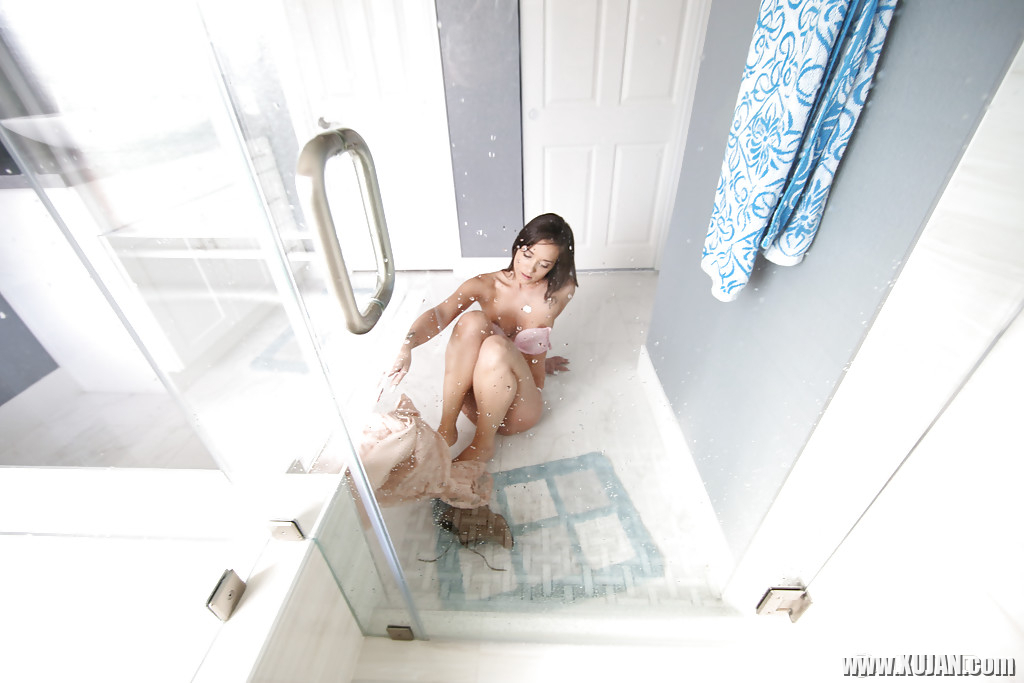 Wet brunette babe Gia Paige shedding lingerie while undressing in bath - Photo #1862267