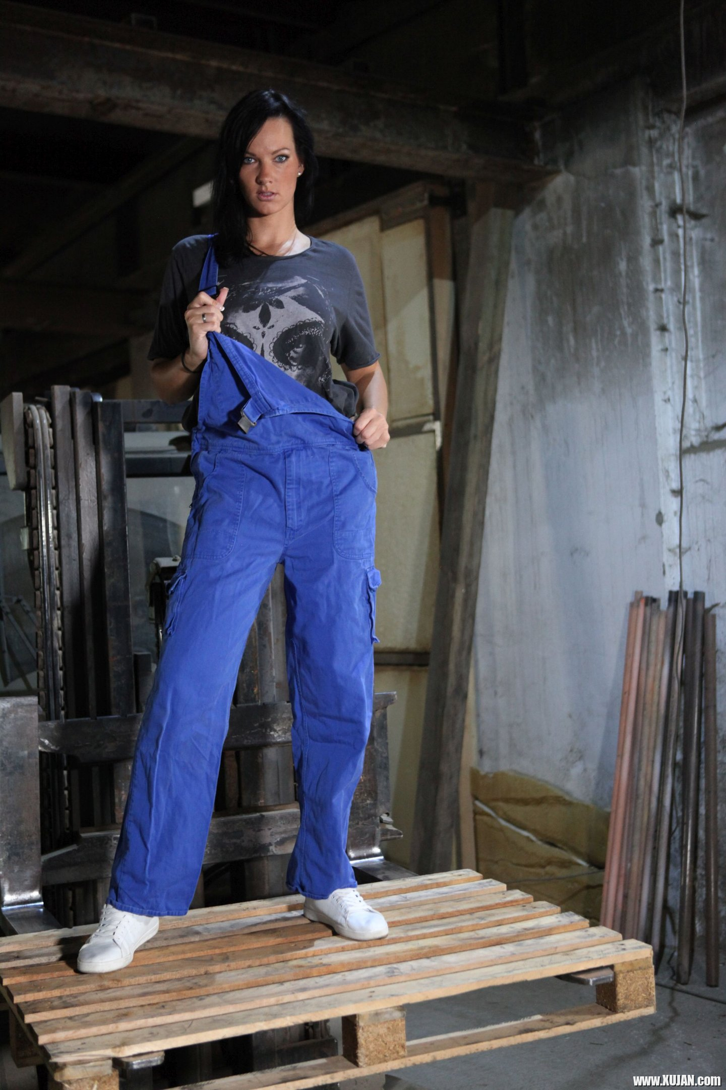Brunette Sina Velvet strips off her Overalls - Photo #1865016