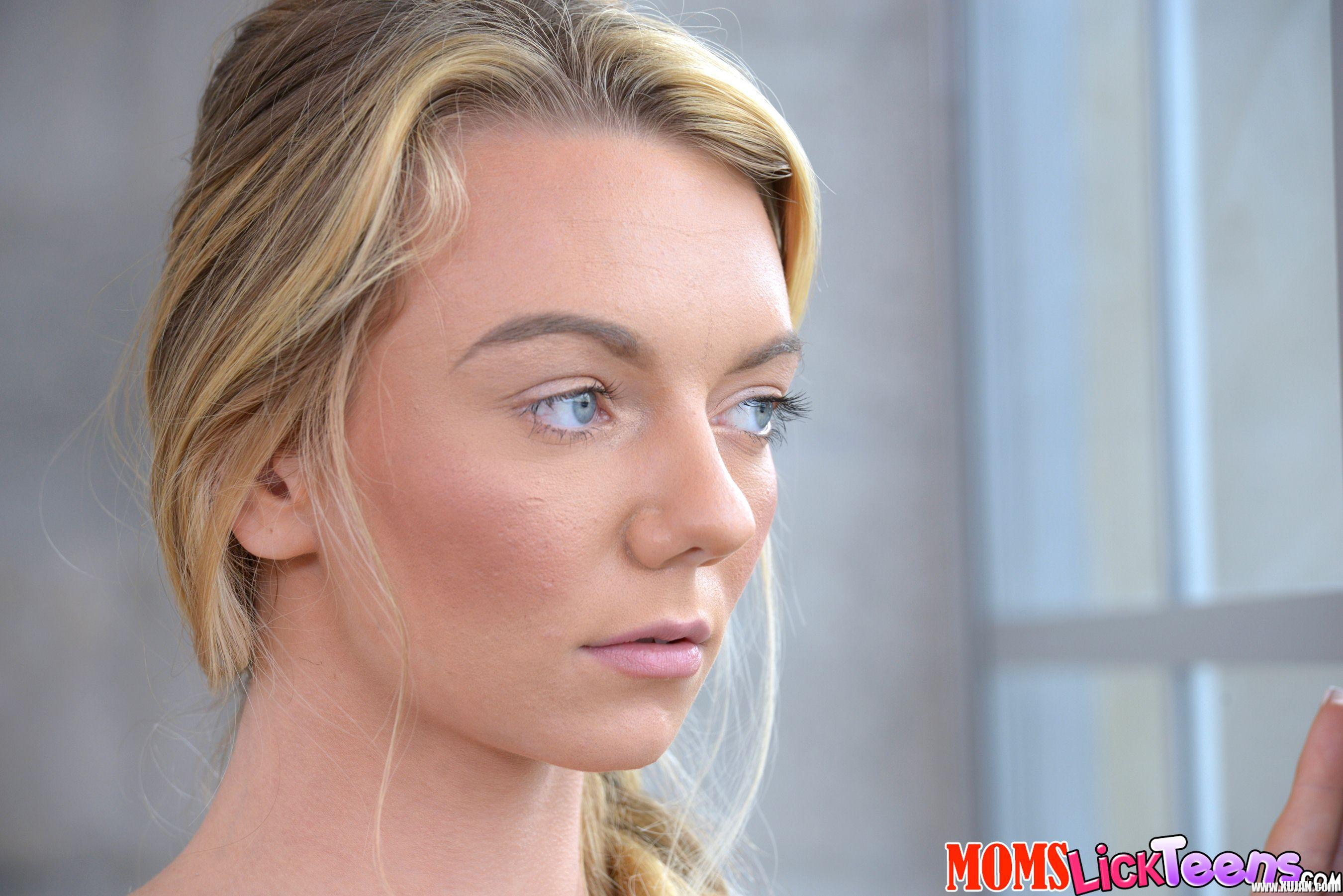 Horny coed Molly Mae gets her pussy licked by stepmom Parker Swayze - Photo #1865973