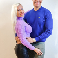 Curvy blonde milf Suzi Grande likes sucking and getting banged by a big rod