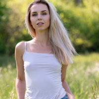 Gorgeous blonde babe Dee Vine flashes her nice naked titties in nature