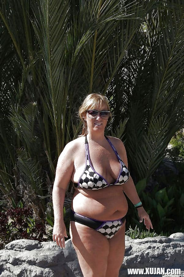 BBW loghapin bikiniov ev tongov - Photo #1884817