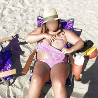BBW loghapin bikiniov ev tongov