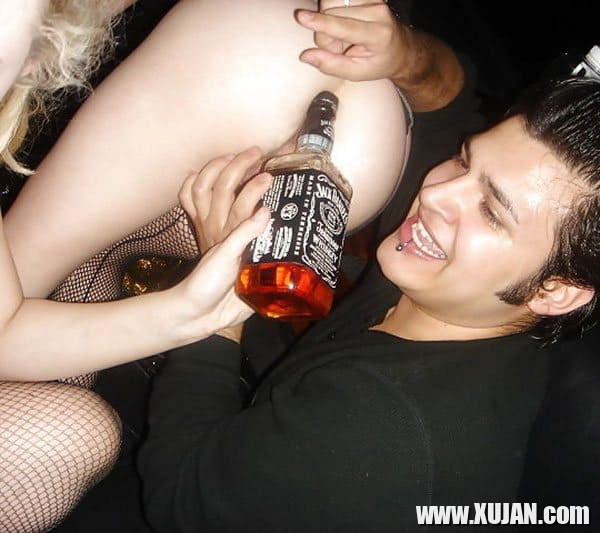 Erekuyti aghjiky hetuyqi mej e ynknum Jack Daniels i shshov - Photo #1889085