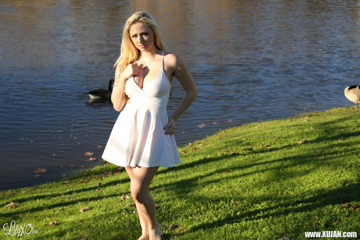 Blonde Model Lily Xo teases outdoors in sexy Dress - Photo #1898048