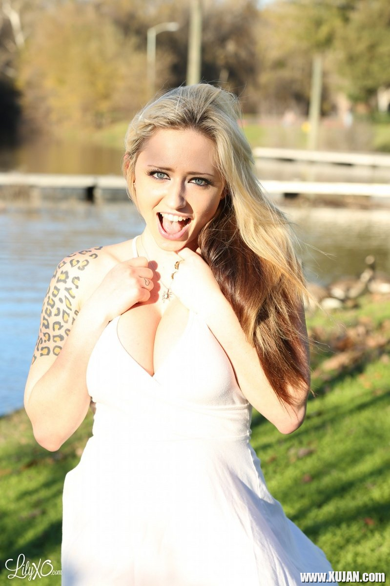 Blonde Model Lily Xo teases outdoors in sexy Dress - Photo #1898050