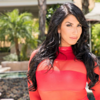 Stunning Raven Hart craves for a Black Pecker