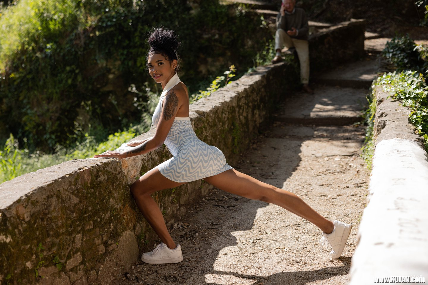 Ebony model Barbie Reyes reveals her perfect figure - Photo #1910297