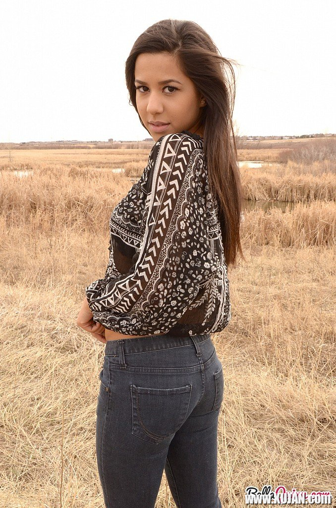 Hot Bella Quinn wearing sexy black Jeans and Bra - Photo #1911498