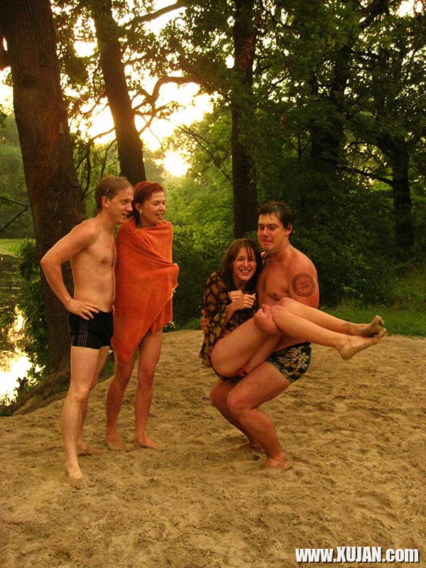 Rus nudistneri svingerakan erekuyt batsotya - Photo #1926821