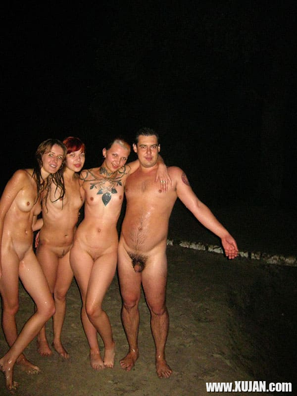 Rus nudistneri svingerakan erekuyt batsotya - Photo #1926837
