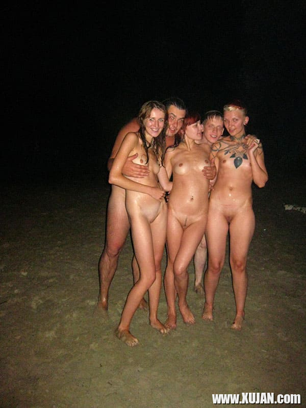 Rus nudistneri svingerakan erekuyt batsotya - Photo #1926842
