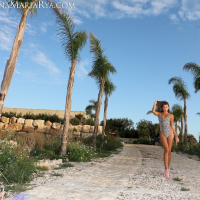 Quick outdoors session with bubble butt babe Melena Maria Rya