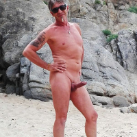Hasun nudistneri yntaniqy charachchiutyun e anum loghapum