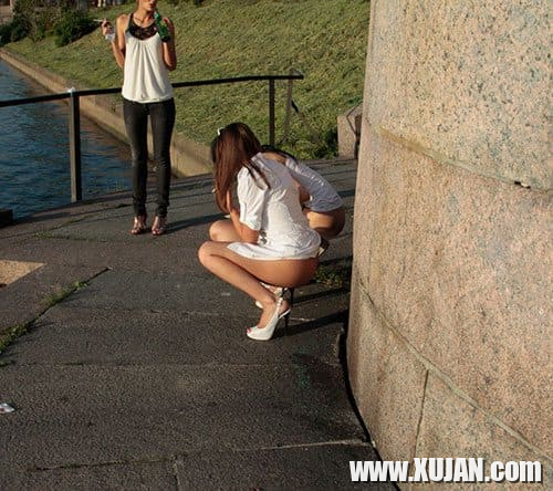 Ereq harbats aghjikner mizum en qaghaqi kentronum - Photo #1932384