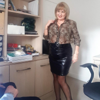 Busty babe Lorna Blu having some fun with a horny guy