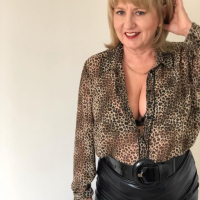 Busty babe Lorna Blu having some fun with a horny guy