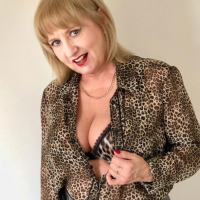 Busty babe Lorna Blu having some fun with a horny guy