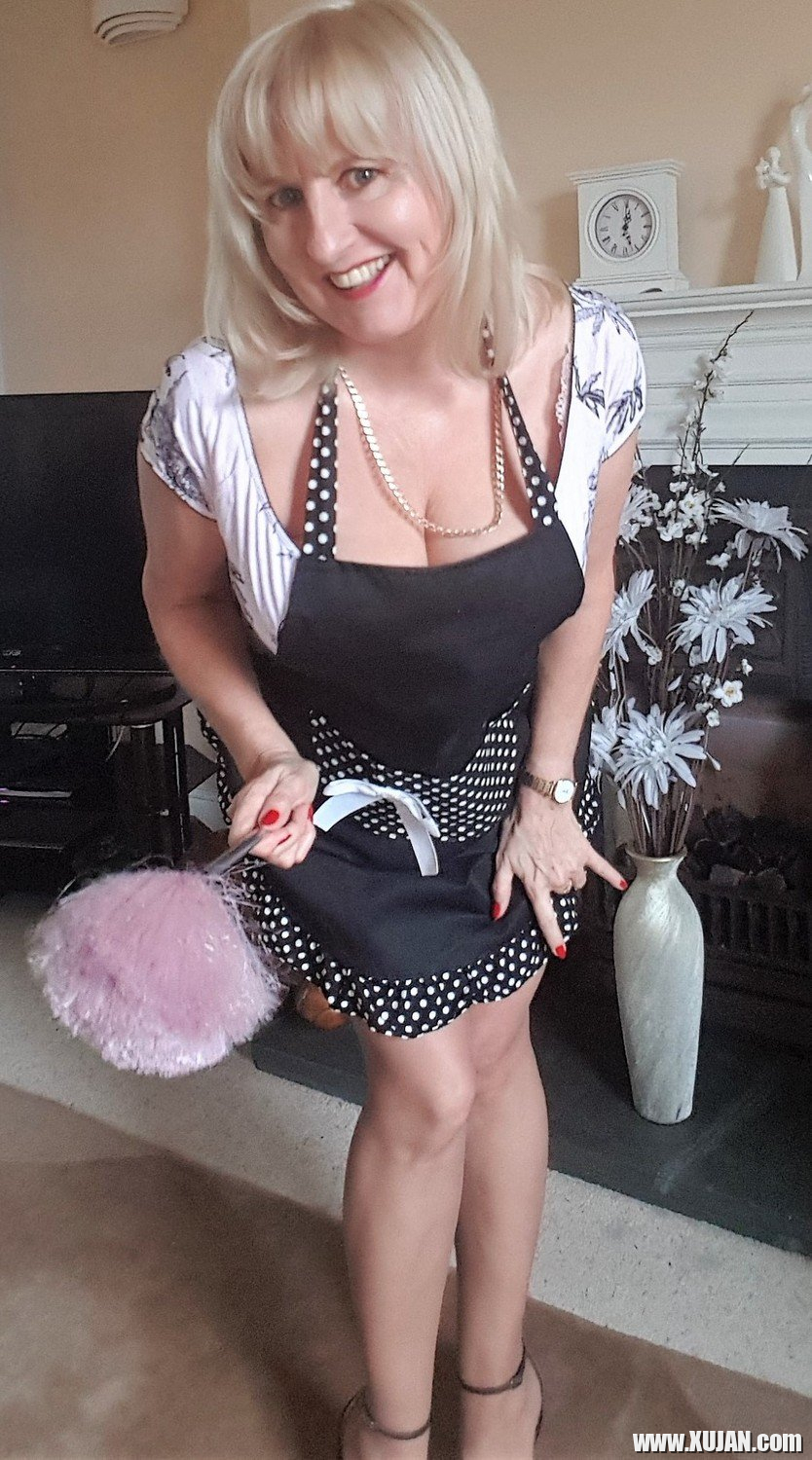 Naughty Lorna Blu having some fun with a big cucumber - Photo #1933621