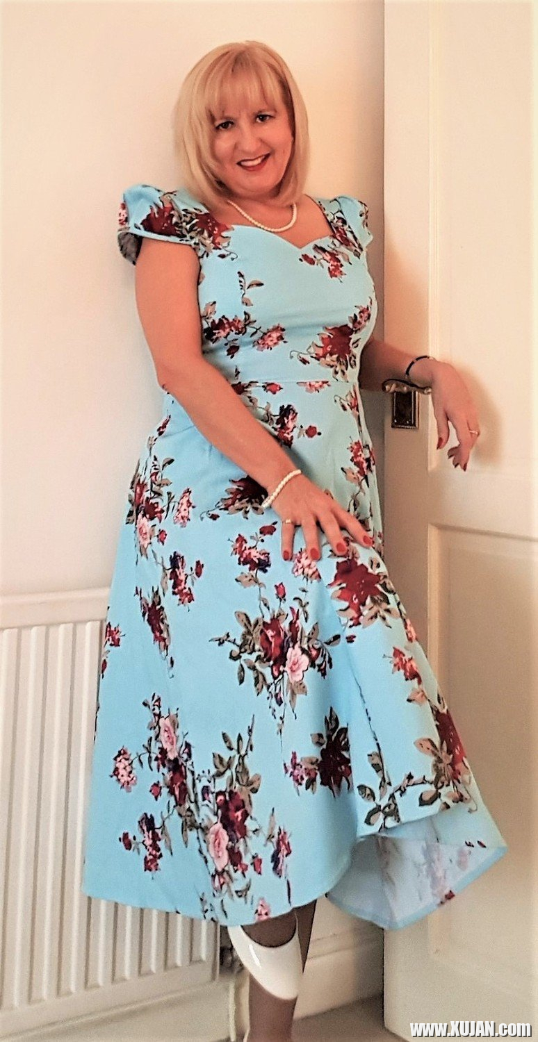 Nothing makes Lorna Blu happier than showing her big tits - Photo #1933647