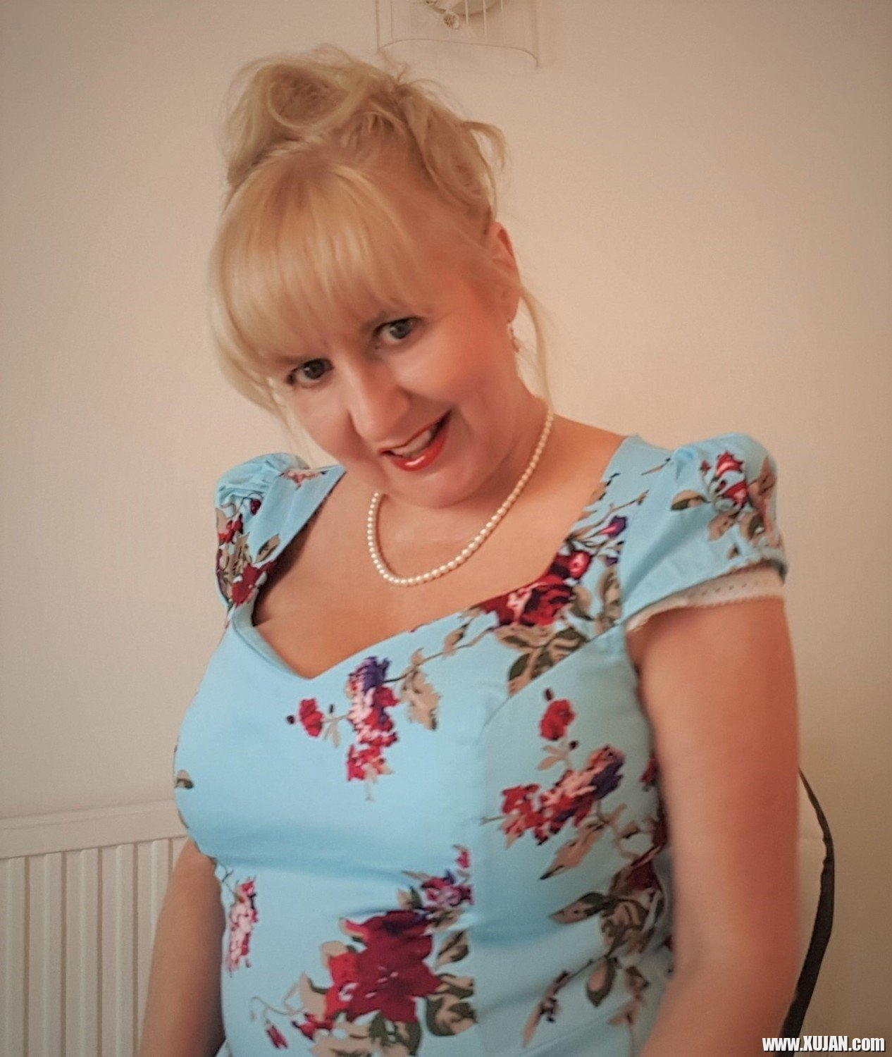 Nothing makes Lorna Blu happier than showing her big tits - Photo #1933654