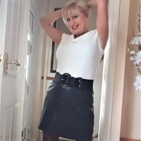 Kinky babe Lorna Blu using a toy on her tight butt
