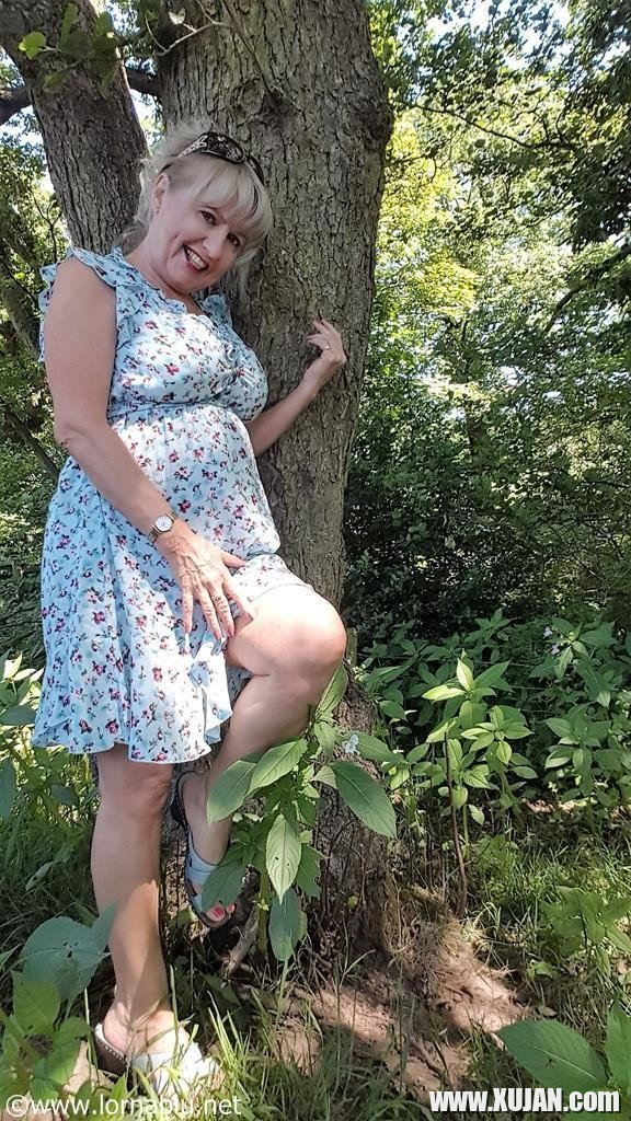 Sexy mature Lorna Blu showing her nice boobies outdoors - Photo #1933816