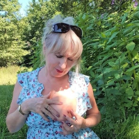 Sexy mature Lorna Blu showing her nice boobies outdoors