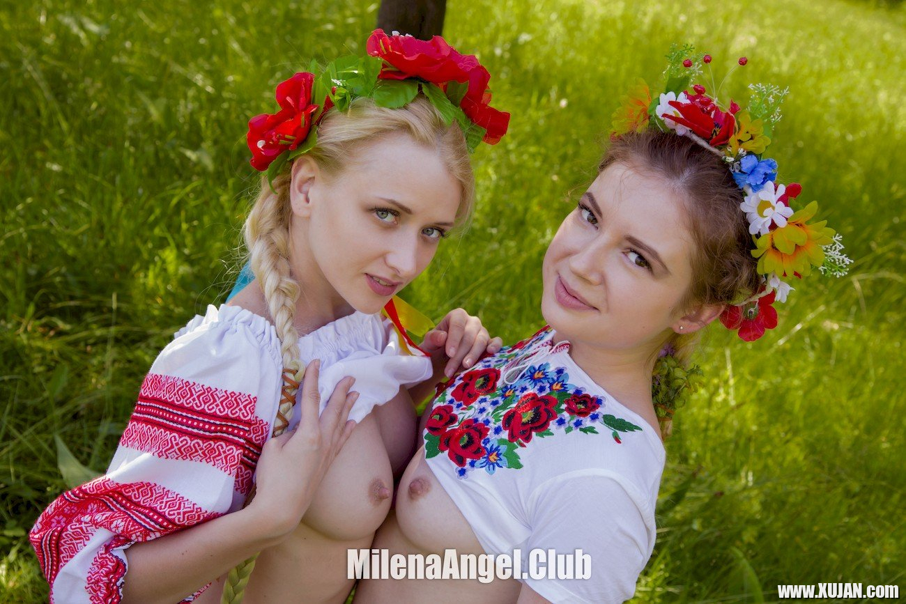 Ukrainian chicks Nika and Krystal having some fun together outdoors - Photo #1935329