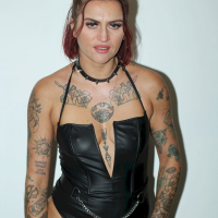 Adorable redhead loves showing her sexy tattoos