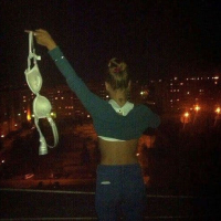 Harbats aghjiknery nshum en marti 8 i ankeghts lusankarnery