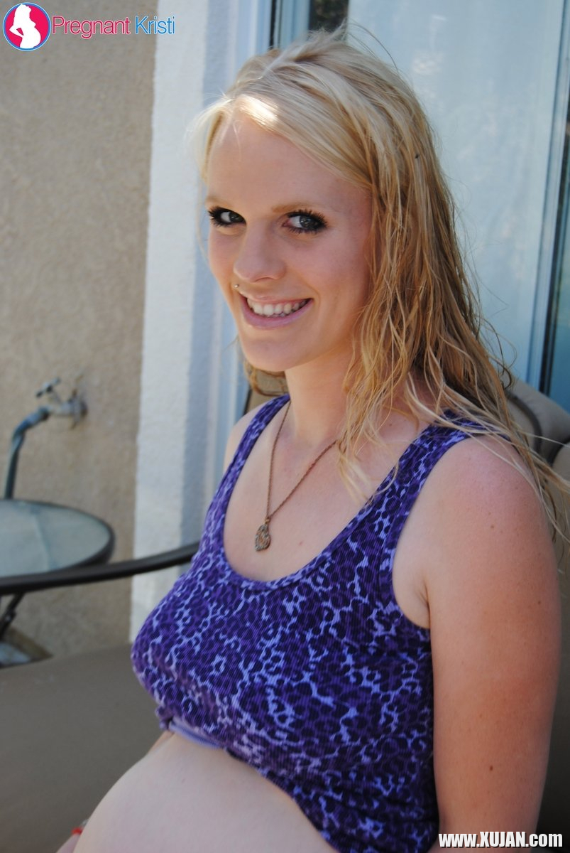 Heavily pregnant Hydii May shows her Tits and Ass - Photo #1959309