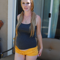 Hydii May gives her swollen preggo Pussy a Rub