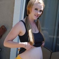 Hydii May gives her swollen preggo Pussy a Rub