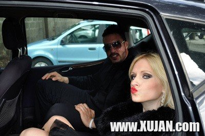 Sexy Rossella Visconti sharing a hard dick with another babe - Photo #1960937