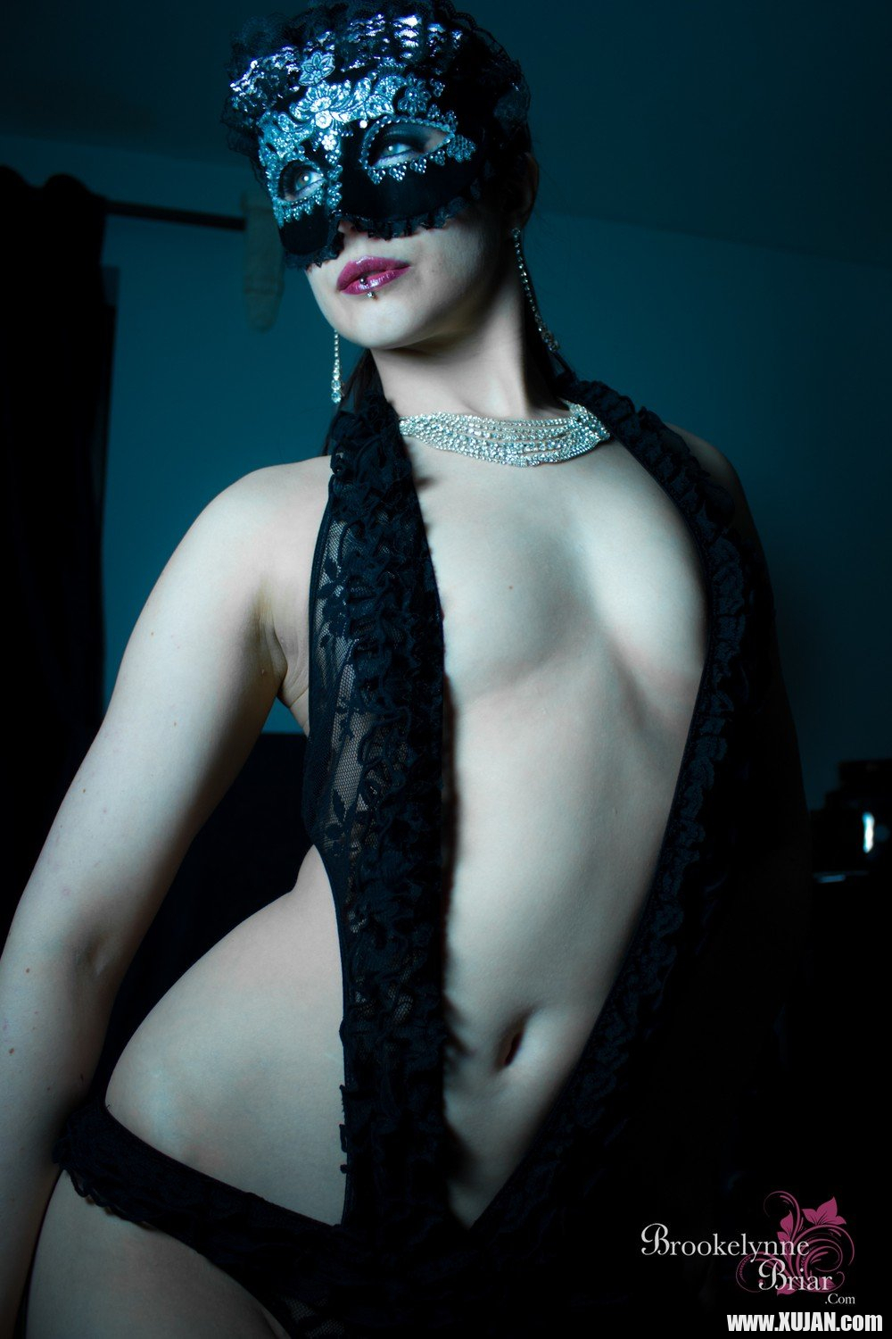 Lovely babe Brookelynne Briar teasing with her small boobies - Photo #1962169