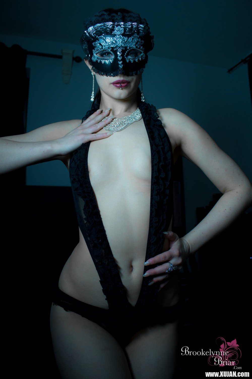 Lovely babe Brookelynne Briar teasing with her small boobies - Photo #1962170