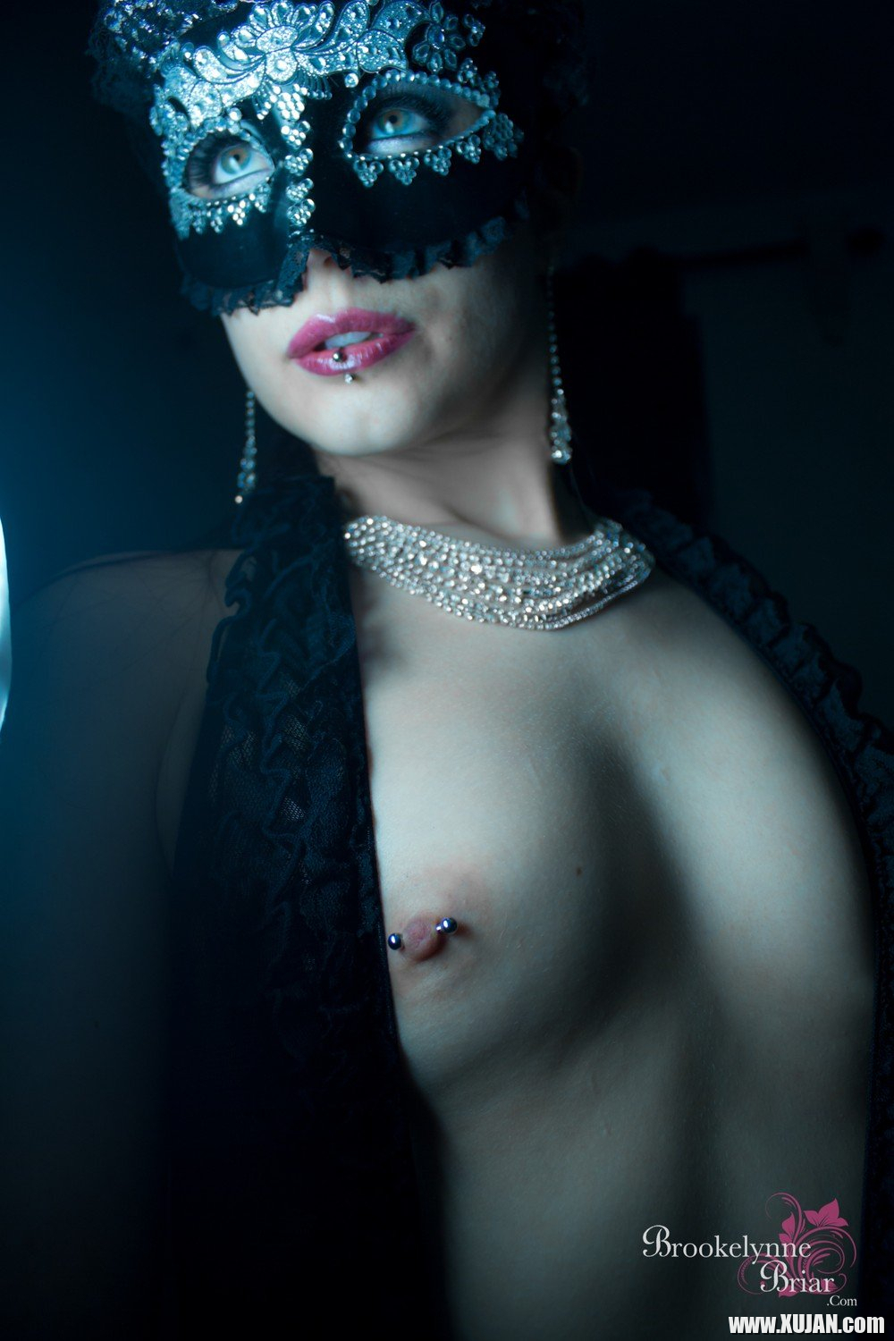 Lovely babe Brookelynne Briar teasing with her small boobies - Photo #1962177