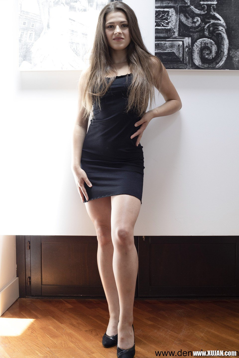 Pretty babe Sereyna Gomez strips and unveils her nice tits - Photo #1962481