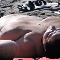 Ger kinn amusnu het hangstanum e nudistakan loghapum