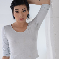 Aubrey Luna pulls up her Shirt to expose her Tits